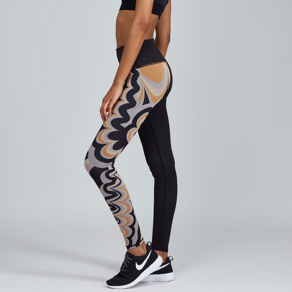 NEW- Noli Yoga Holiday Collection Chiara Legging
